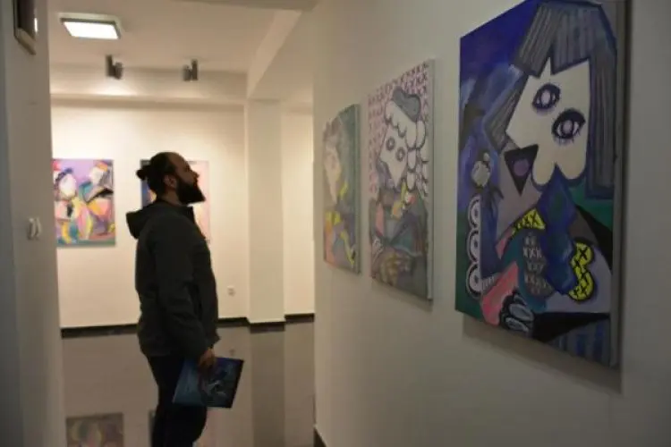 Pelukis Asal Bandung Tondi Hasibuan Pameran di Yunani
