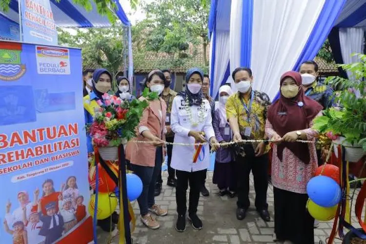 Kolaborasi SGM Eksplor dan Indomaret Distribusikan Bantuan Pendidikan dan Beasiswa