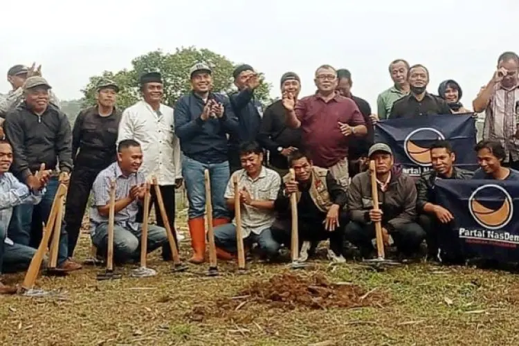 Solikin Bakal Caleg DPR Partai Nasdem Sosialisasi Pencalonannya ke Kaum Tani