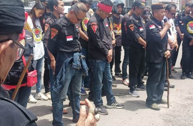 Unjuk Rasa Warnai Persidangan Irfan Suryanagara dan Endang Kusumawaty di PN Bale Bandung