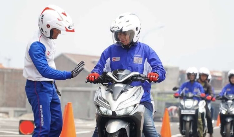 Inilah Tips Pengendara Motor Perempuan agar Selalu Aman dan Nyaman di Jalan Raya