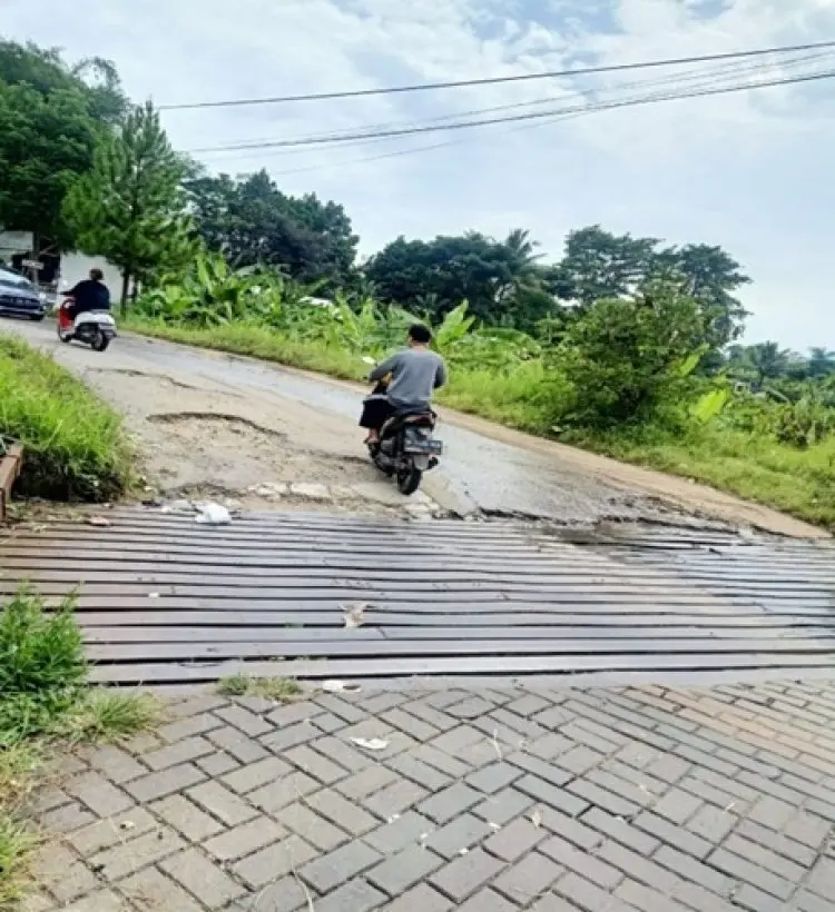 Jalan Akses Masuk Rusak Parah, Warga Perum ASI Ancam Gelar Demo
