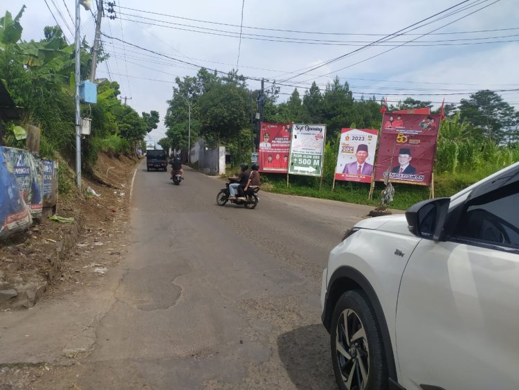 Sikap Warga Soal Banyaknya Atribut Partai di Pinggir Jalan Kabupaten Bandung Barat