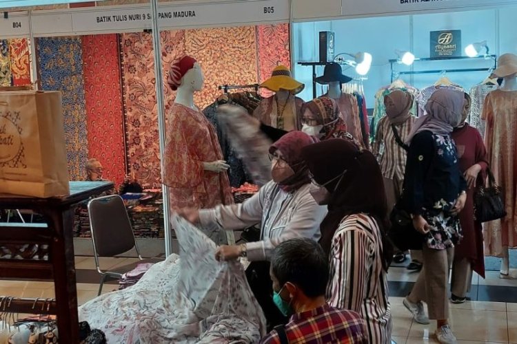 Mekarwangi Batik Tenun Festival di Bandung Hadirkan Beragam Wastra Indonesia