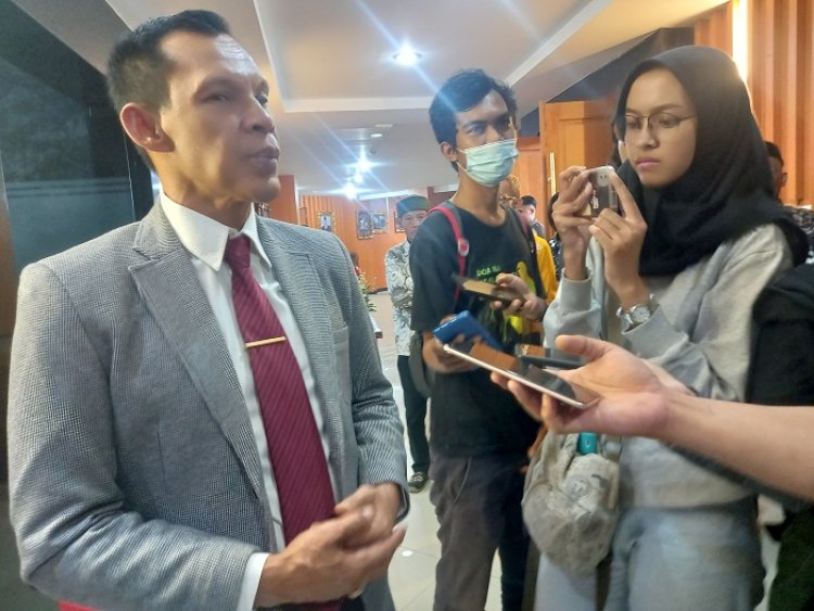 Misteri Dasi Merah Jaro Ade, Sinyal Pilkada Kabupaten Bogor 2024?