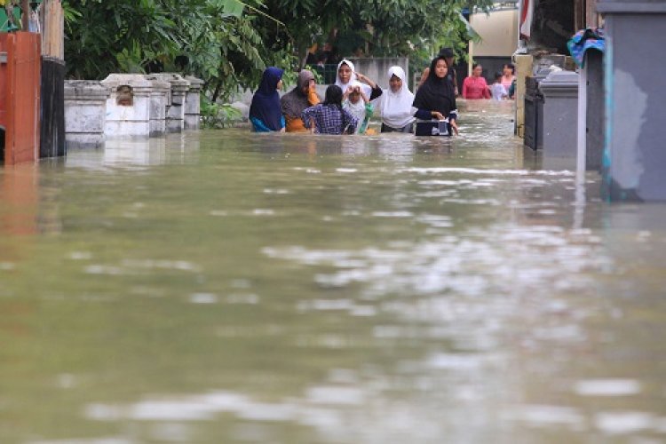 Banjir Rendam Ratusan Rumah di Desa Gujeg Kabupaten Cirebon