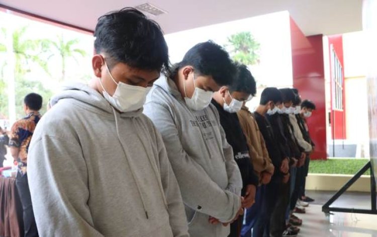 Hendak Tawuran Gunakan Sajam dan Air Softgun, Sepuluh Orang Pelajar Diamankan Polresta Bandung