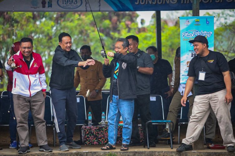 Fun Fishing 2022, Jurnalis dan ASN Berebut Piala Wali Kota Bandung