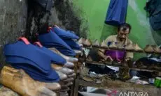 Jabar Siapkan Strategi Atasi Regenerasi Perajin Sepatu Cibaduyut