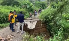 Longsor di Cipatat, Akses Antar Desa Terputus