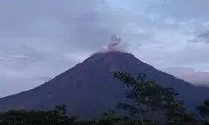 Status Siaga! Gunung Semeru Meletus 16 Kali dalam Semalam, Kolom Abu Capai 1.100 Meter