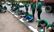 Kajol Indonesia  Lakukan Aksi Pengecatan Separator Jalan hingga Bersih-Bersih di Cibinong