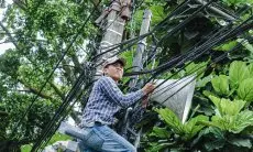 Tata Kota, Pemkot Bandung Terus Tertibkan Kabel Udara