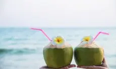 Air Kelapa Ternyata Sangat Bagus Untuk Kesehatan Kulit Wajah, Apa Saja Khasiatnya?