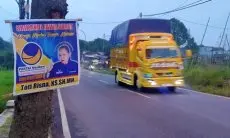 Bawaslu Kabupaten Bandung Sesalkan Alat Sosialisai Caleg dan Partai Politik Dipaku di Pohon