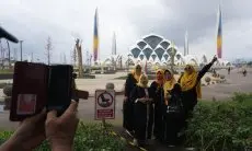 Kota Bandung Dipadati Wisatawan Libur Lebaran, Masjid Al-Jabbar Paling Favorit