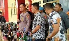 Polresta Bandung Amankan 259 Botol Miras Impor Palsu