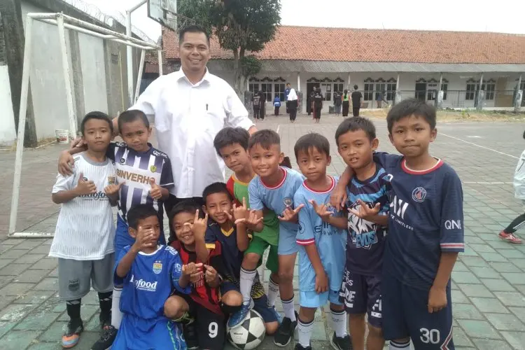 Kisah Menarik Dibalik Sejarah SKHB, Sekolah Kreatif Bahasa Inggris dalam Berinteraksi 