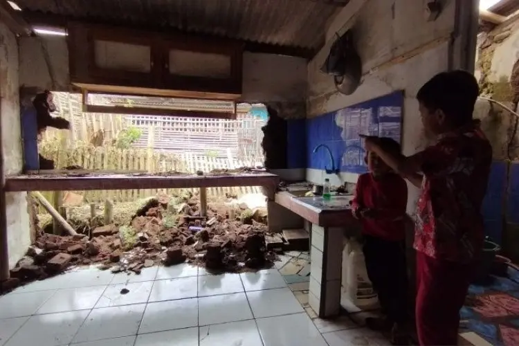 Sesar Garsela, Puluhan Rumah di Garut Rusak