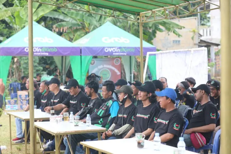 Kajol Indonesia Dukung Ganjar Beri Bantuan Pendidikan dan Sembako kepada Ojol Wanita Single Parent di Depok