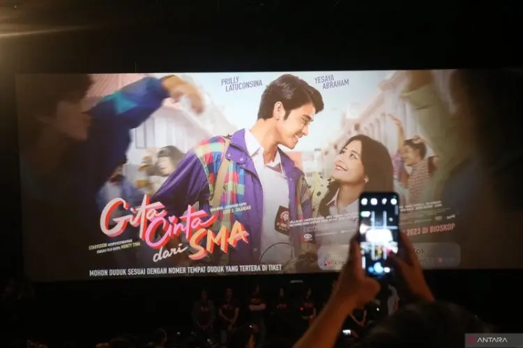 Hidupkan Kembali Nostalgia Era 80-an, Sutradara Monthy Tiwa Hadirkan Versi Baru Film Gita Cinta Dari SMA