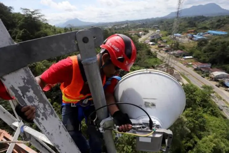 XL Axiata Perkuat Jaringan Data Hingga ke Pelosok dan Perbatasan Negara di Pulau Kalimantan