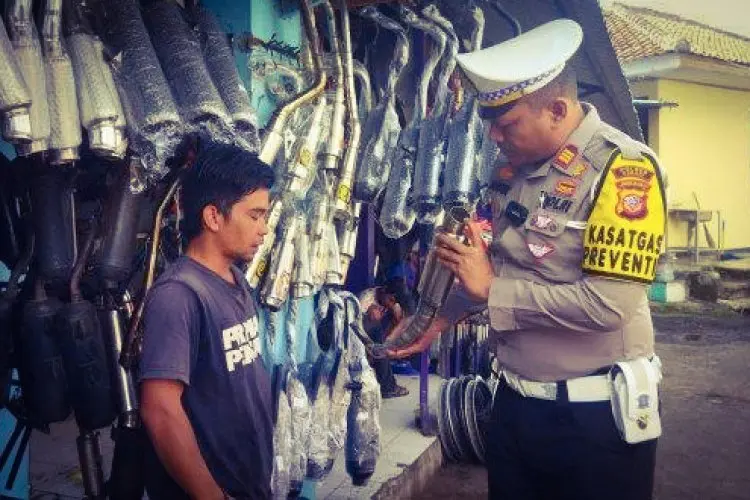 Polres Cimahi Sisir Penjual Knalpot Bising ke Sejumlah Pasar di Cimahi dan Bandung Barat