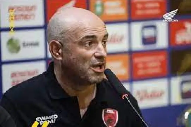 Bernardo Tavares Pertanyakan Larangan Suporter PSM Hadir ke Stadion Saat Melawan Persib