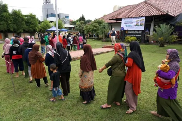 FOTO: Operasi Pasar Beras Medium