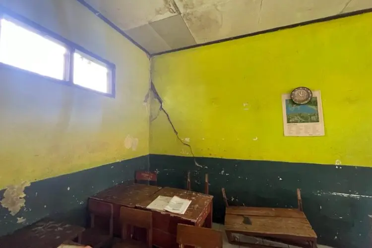 Ironis, Bangunan Sekolah Rusak, Siswa SD Negeri Cibacang 2 Dihantui Rasa Khawatir 