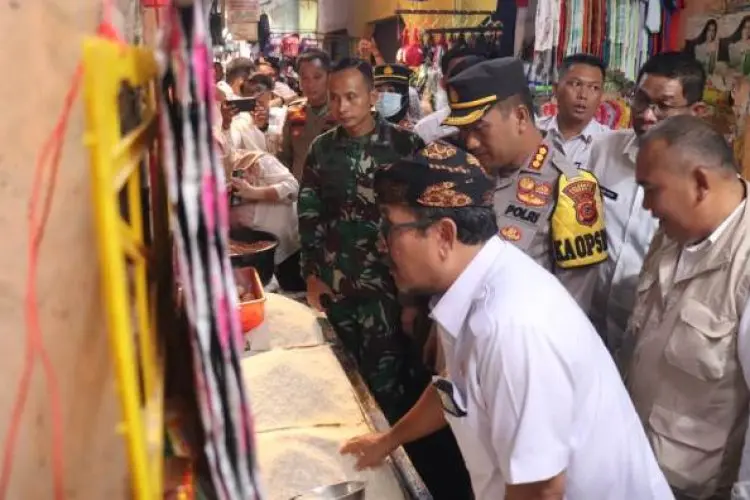 Stabilkan Harga Beras, Pemkab Cirebon Gelar Operasi Pasar Digelar di Kecamatan Waled