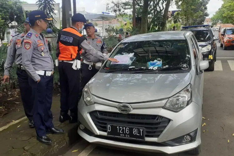 Kerap Picu Kemacetan, Dishub Kota Cimahi Bakal Benahi Parkir Liar