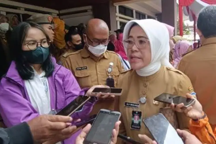 Disdagin Kota Bandung Distribusikan 1.640 Karton MinyaKita ke Lima Pasar Tradisional