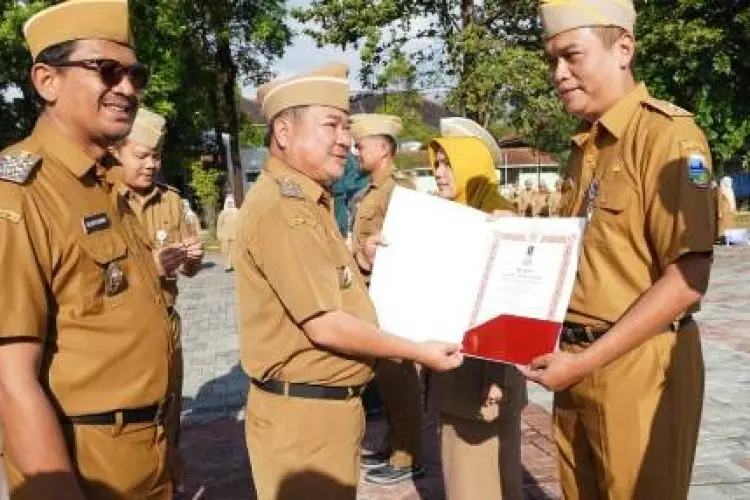 Masa Kerja 10 Tahun Lebih, 324 PNS Pemkab Garut Terima Anugerah Tanda Kehormatan Satyalencana Karya Satya
