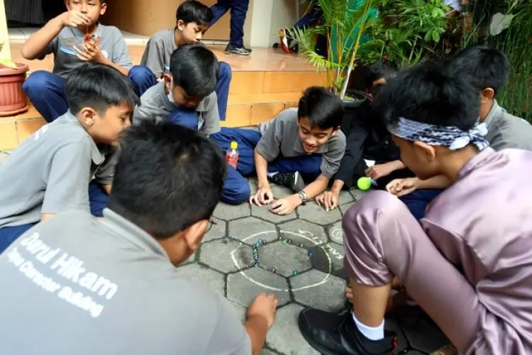 FOTO: Peringatan Hari Bahasa Ibu Internasional di SMP Darul Hikam