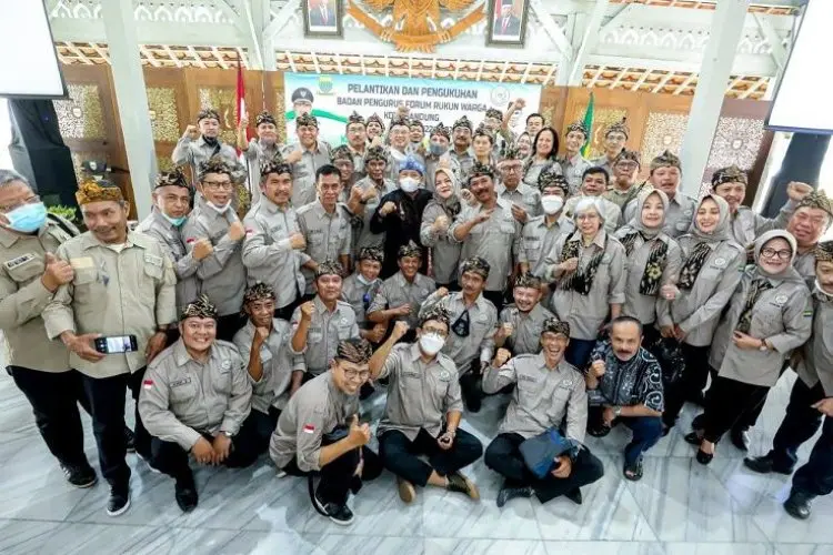 Beban Kerja Tinggi, Ketua RT dan RW di Kota Bandung Peroleh Jaminan Kecelakaan Kerja dan Kematian
