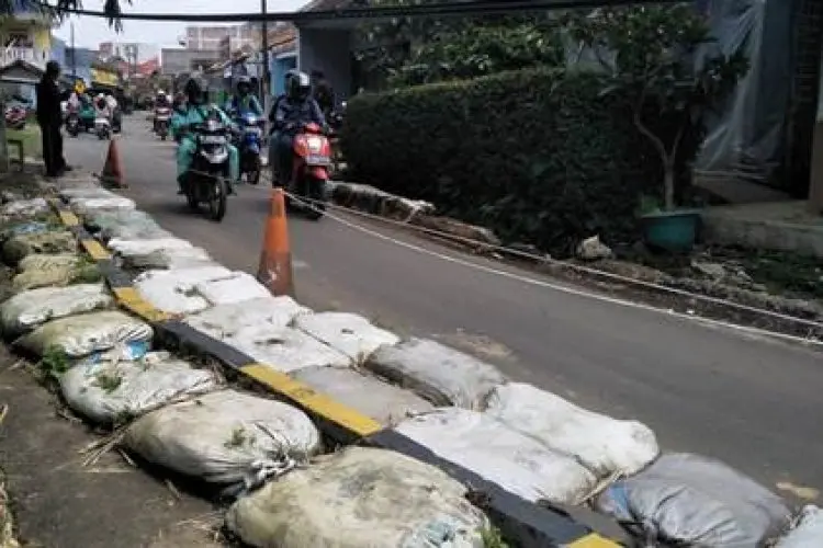 Perbaikan Jalan Ambles Kampung Tugu di Cisarua Butuh Rp1 Miliar, PUTR KBB: Kemungkinan Dianggarkan Tahun 2024