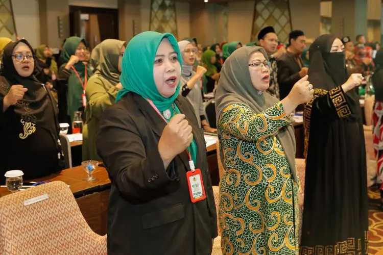 Dukungan Terus Mengalir, Ratusan Nyai dan Ning Kini Doakan Ganjar untuk Indonesia
