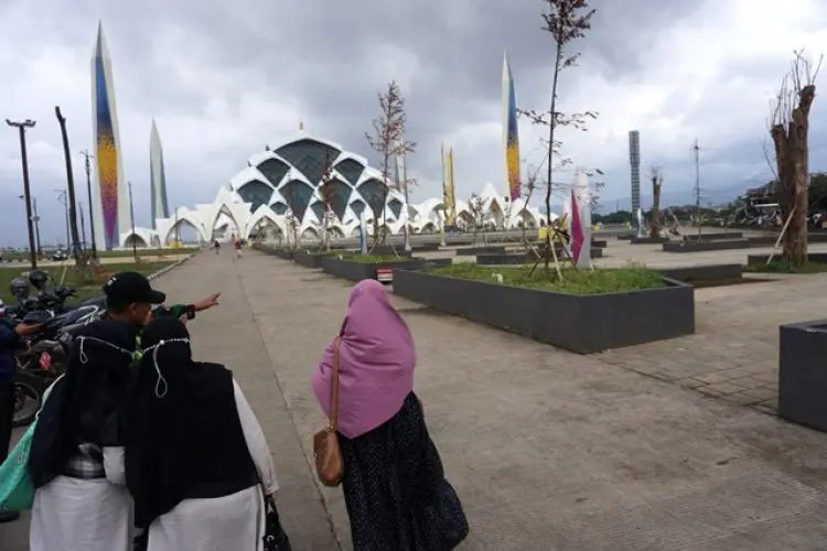 Wisata Religi Dominasi Libur Lebaran 2026, Masjid Raya Al-Jabbar Salip Pangandaran