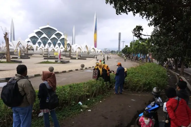 Pungli, Polisi Peringatkan Jukir Masjid Al-Jabbar