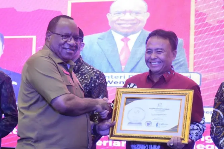 Sekda Sumedang Raih Digital Leadership Government Award dari Kemendagri