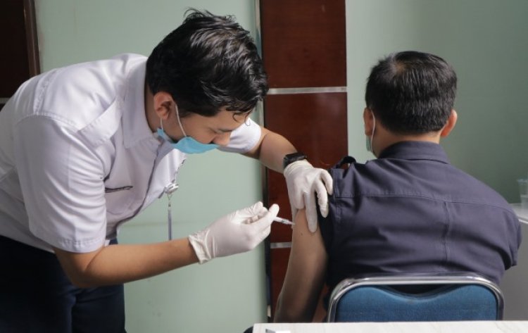 Pekerja KAI di Daop 2 Bandung dan Kantor Pusat Terima Vaksinasi Booster Kedua