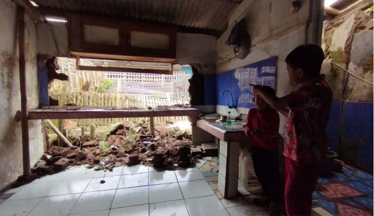 Sesar Garsela, Puluhan Rumah di Garut Rusak