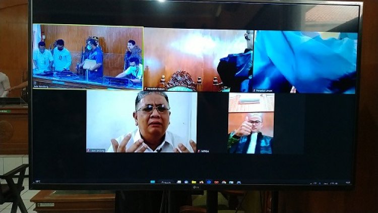 Divonis Bebas, Mantan Ketua DPRD Jabar Irfan Suryanegara Menangis