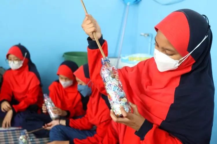 FOTO: Kunjungan Lapangan Siswa DHIS Primary Ke Sekolah Kang Pisman