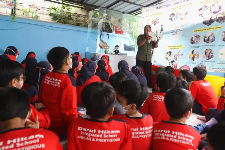 FOTO: Kunjungan Lapangan Siswa DHIS Primary Ke Sekolah Kang Pisman