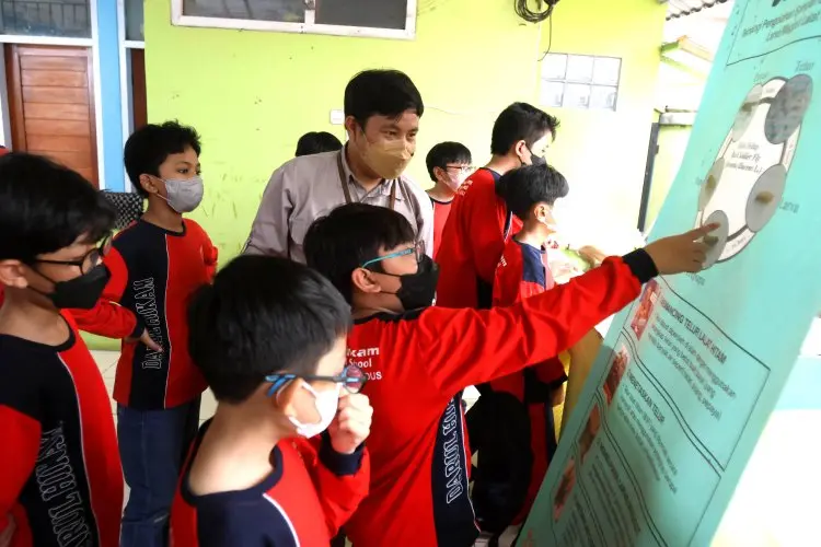 FOTO: Kunjungan Lapangan Siswa DHIS Primary Ke Sekolah Kang Pisman