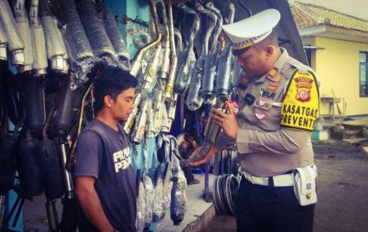 Polres Cimahi Sisir Penjual Knalpot Bising ke Sejumlah Pasar di Cimahi dan Bandung Barat