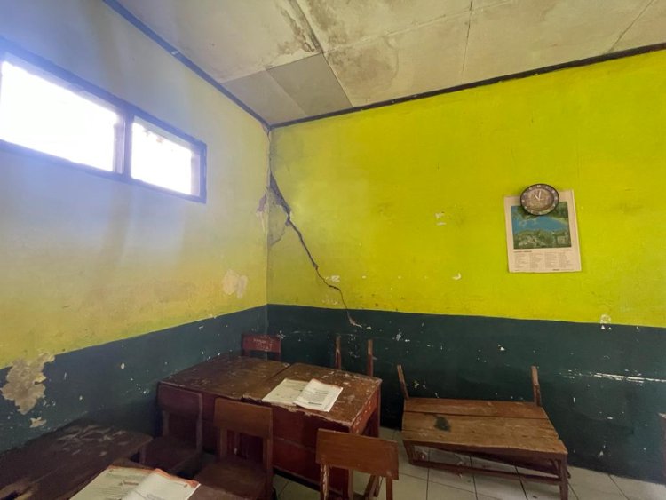 Ironis, Bangunan Sekolah Rusak, Siswa SD Negeri Cibacang 2 Dihantui Rasa Khawatir 