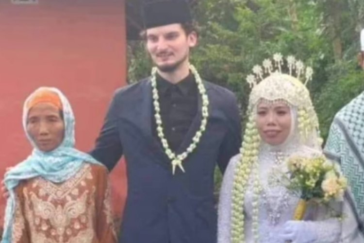 Viral Ustadzah Lombok Dinikahi Bule Asal Belgia, Begini Proses Penjemputan yang Sempat Menimbulkan Keraguan
